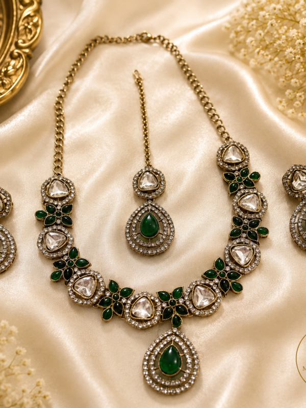 Emerald Green Kundan-Style Jewellery Set